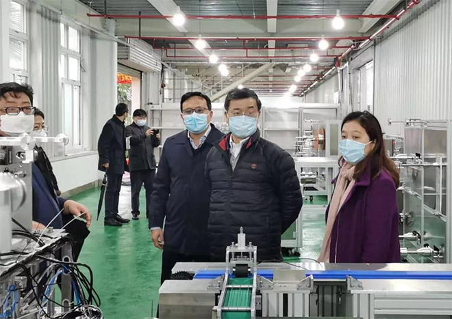 陆晓春书记赴天辰娱乐调研防疫物资生产