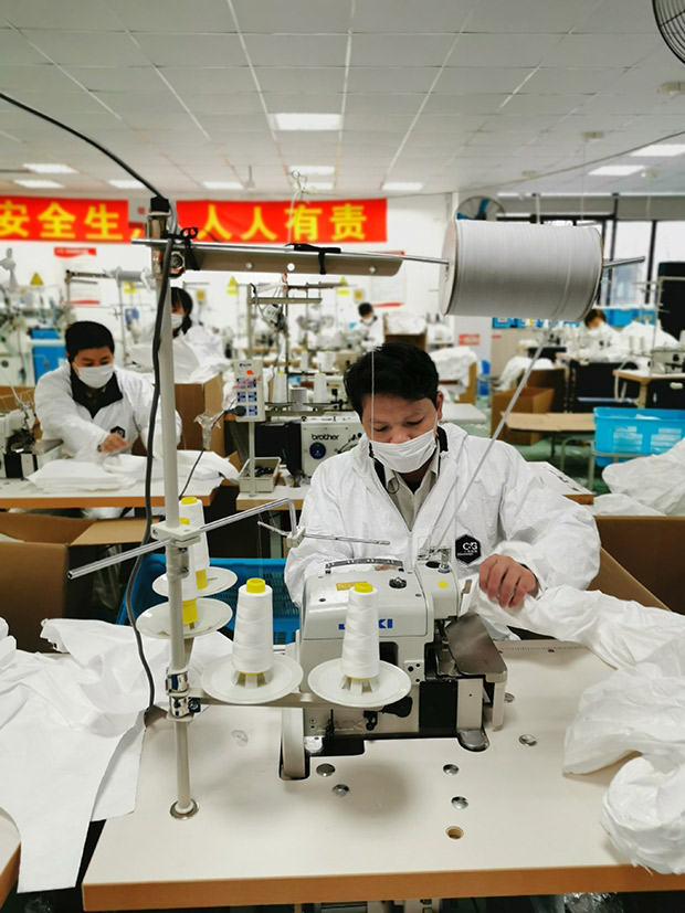 上海天辰娱乐安全天辰注册用品有限公司转产后的批医用天辰注册服